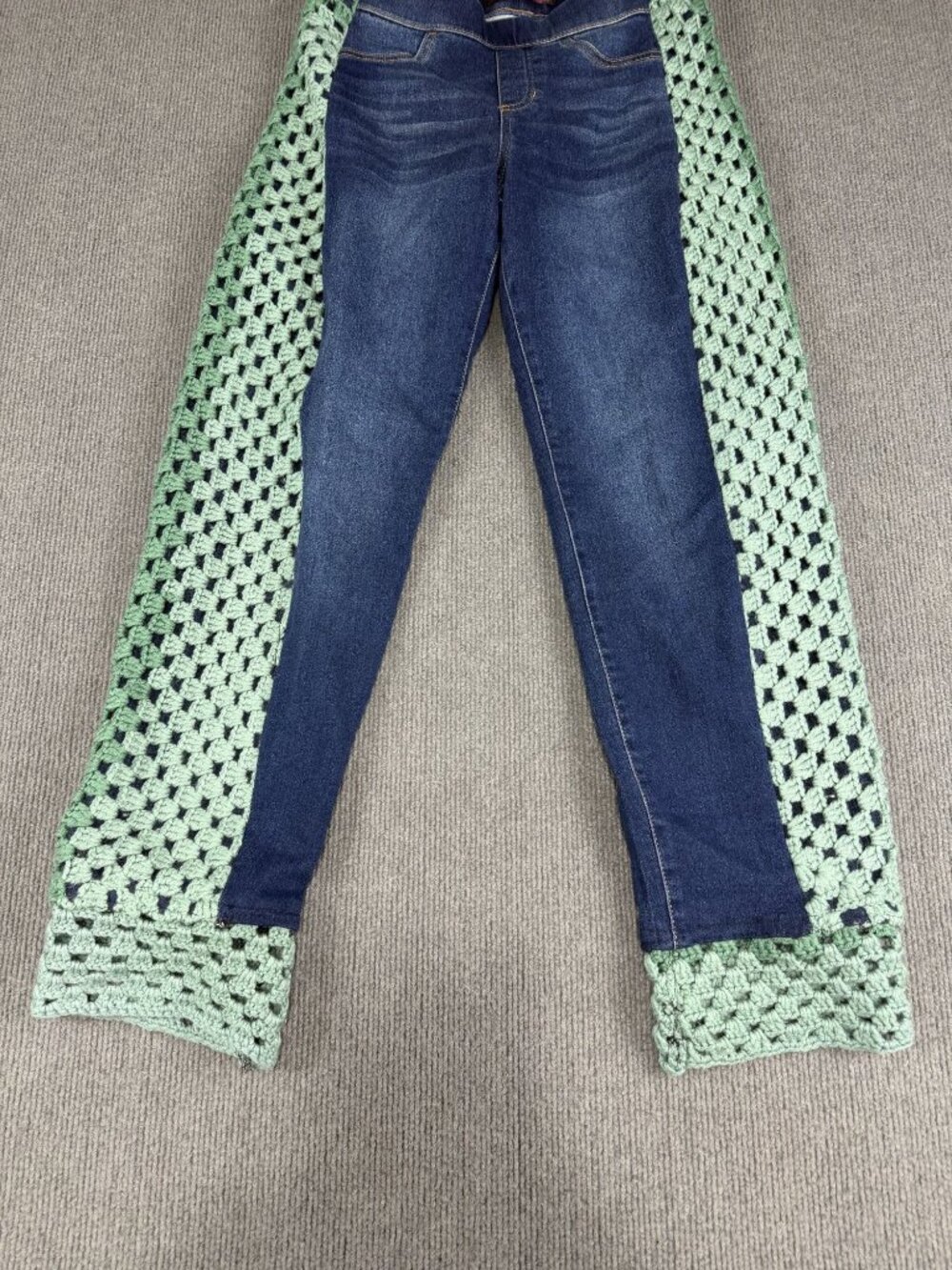 No Boundaries Women's M (7-9) Blue Denim Green Crochet Bell Bottom Jeans
